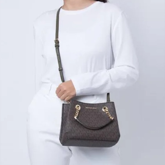 Michael Kors Teagan Messenger Bag - Picture 2 of 6